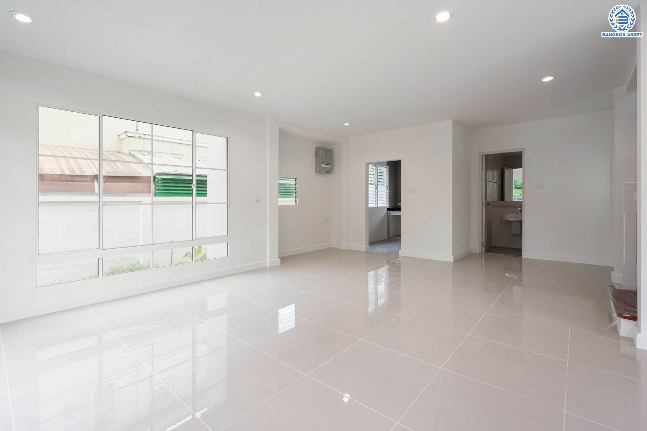 บ้านมือสองตกแต่งใหม่ ม.ชลลดา วัดลาดปลาดุก บ้านเดี่ยวหลังมุม คุณภาพระดับ L&H บนเนื้อที่ 61.3 ตร.ว. ฟังก์ชัน 3 ห้องนอน 3 ห้องน้ำ จอดรถได้ 1 คัน บนทำเลศักยภาพ เพียง 15 นาทีถึงเซ็นทรัลเวสท์เกต ใกล้รถไฟฟ้าสายสีม่วง "สถานีคลองบางไผ่"...